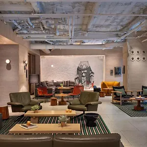 https://moxy-nyc-times-square.us-newyorkcity.com